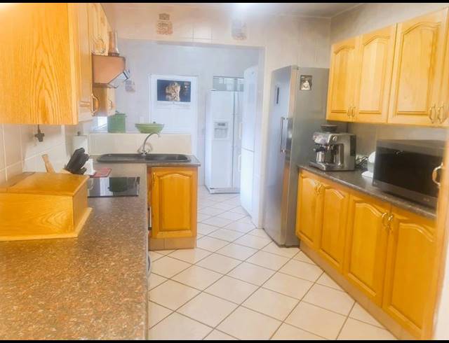 6 BEDROOM HOUSE FOR SALE IN HIGHVELD